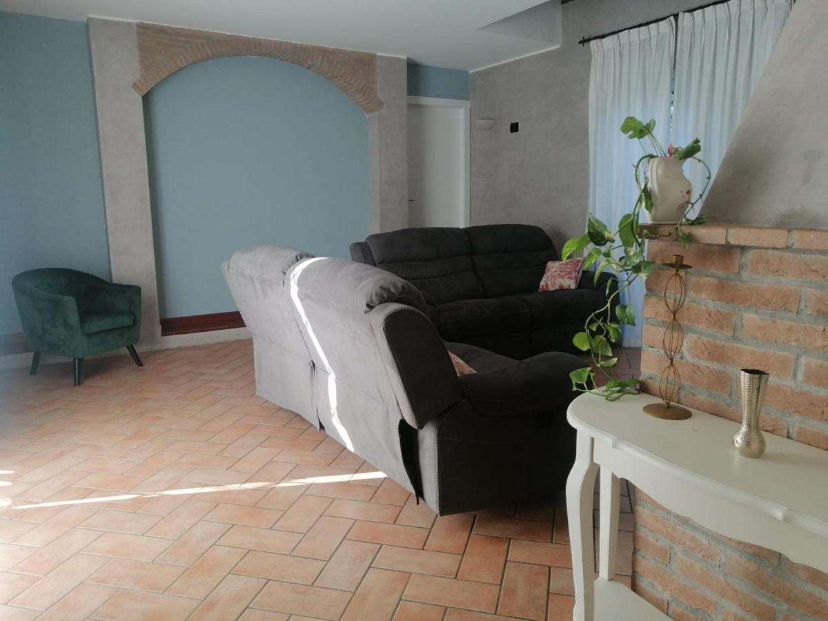 Lussuosa Villa Vicino Alla Stazione Caronno Pertusella Buitenkant foto