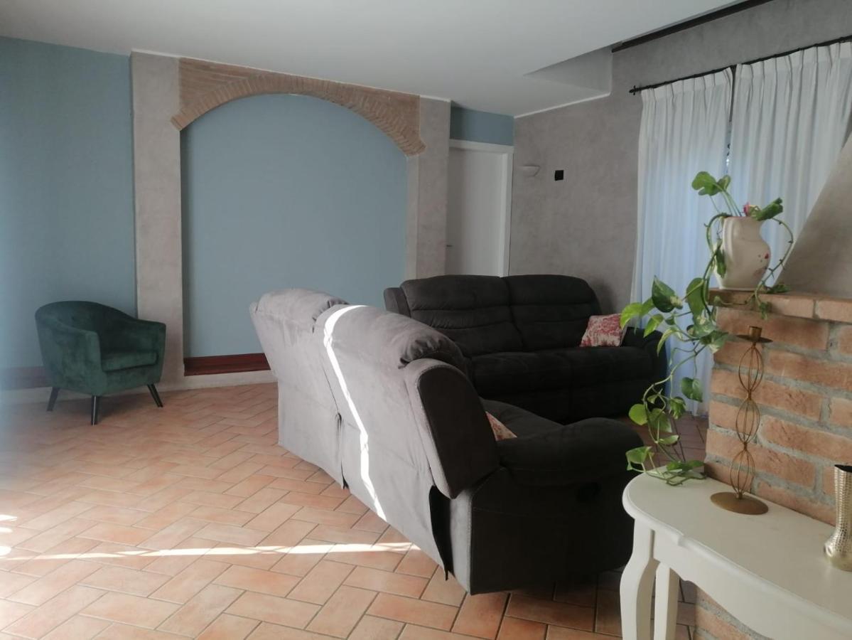 Lussuosa Villa Vicino Alla Stazione Caronno Pertusella Buitenkant foto