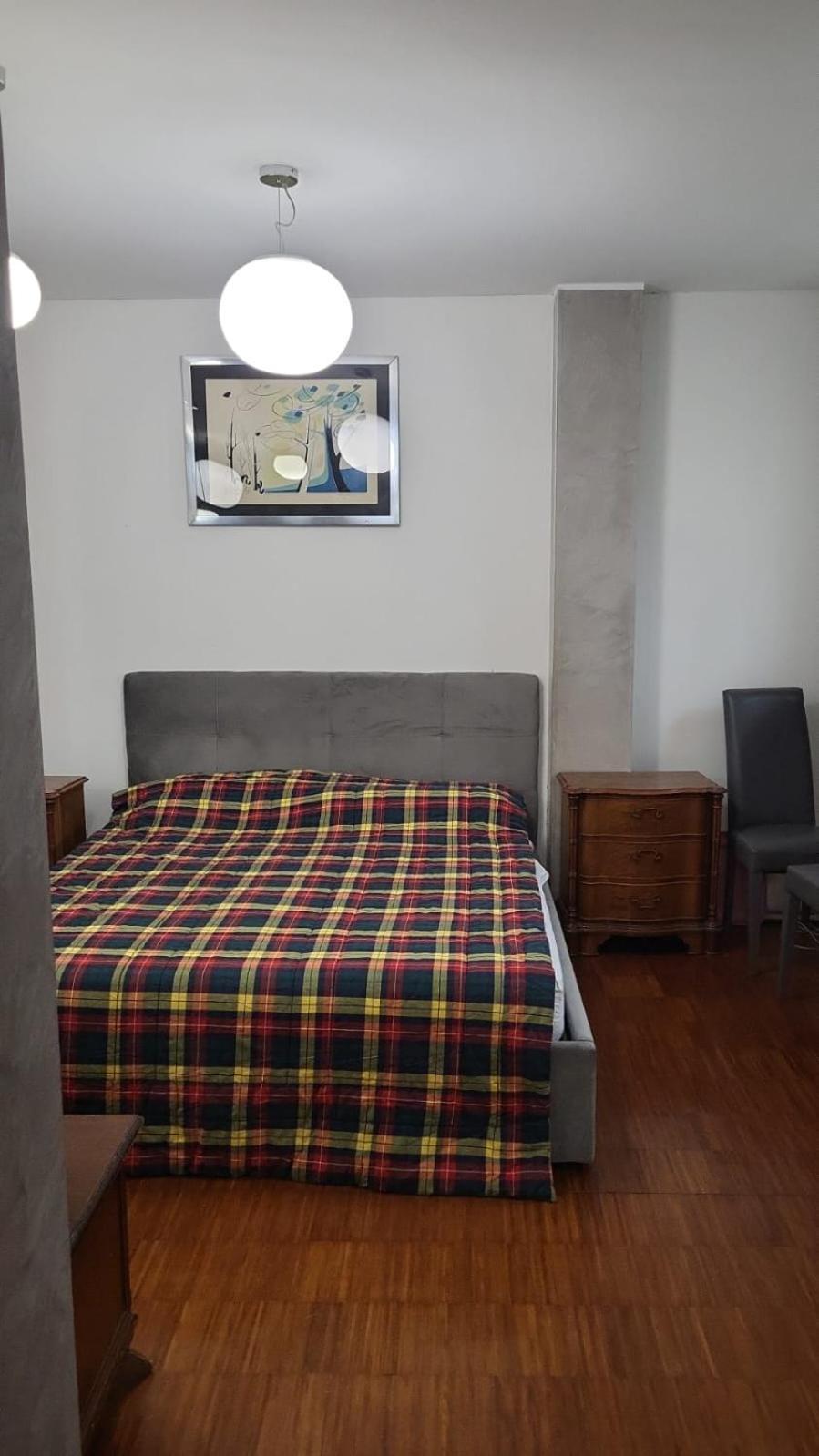 Lussuosa Villa Vicino Alla Stazione Caronno Pertusella Buitenkant foto